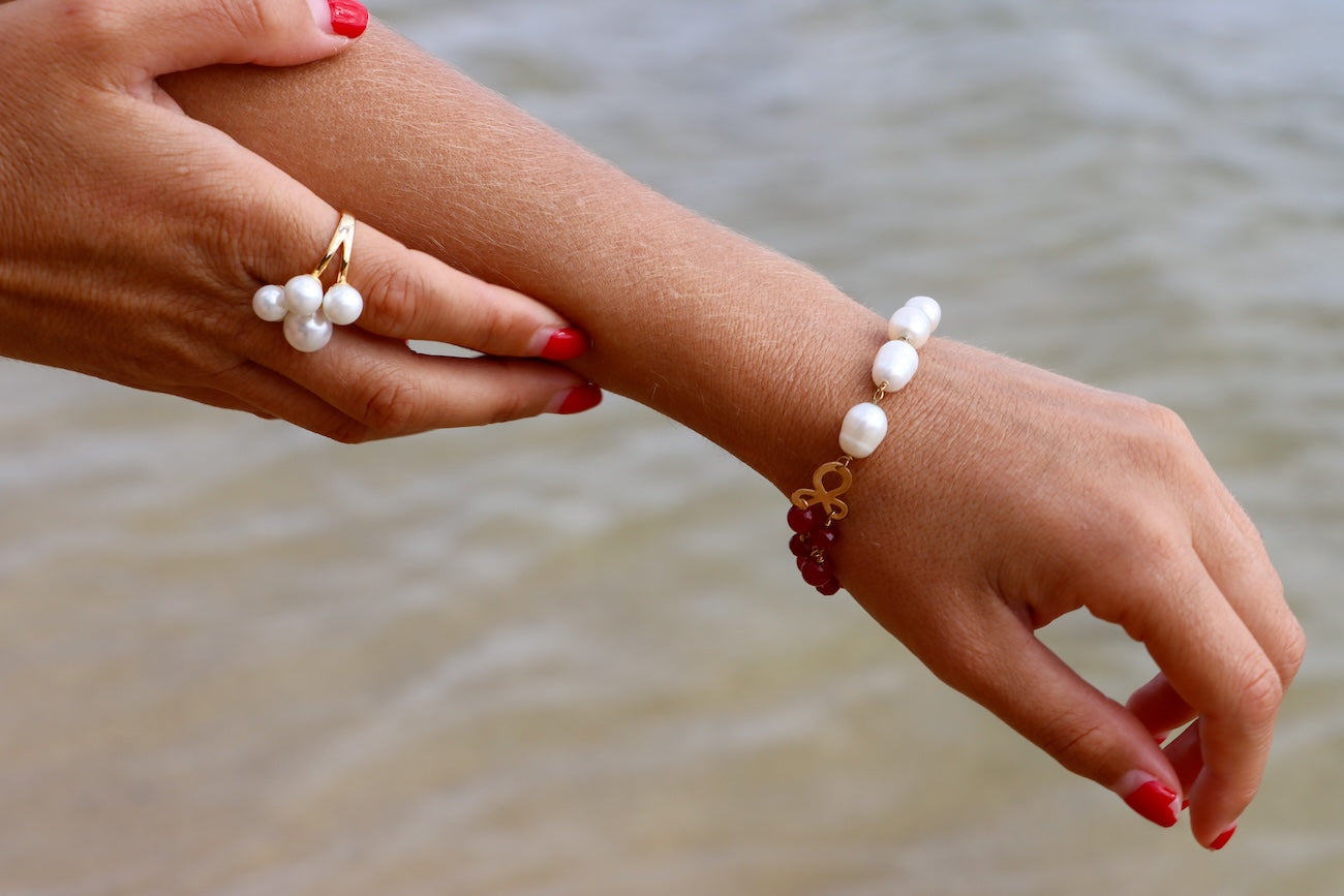 Pearl & Red Crystal Bead Bracelet